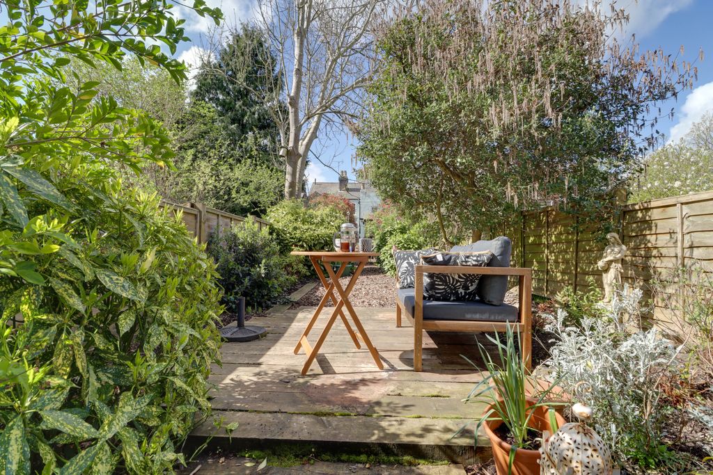 Property photo 2 of 23 Riverside Seating