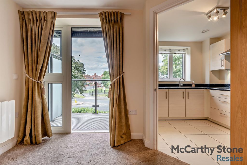 Property photo 2 of 33 8696430-Interior16-800.Jpg