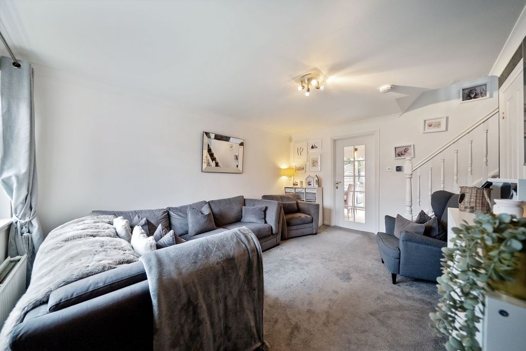 Property photo 3 of 27