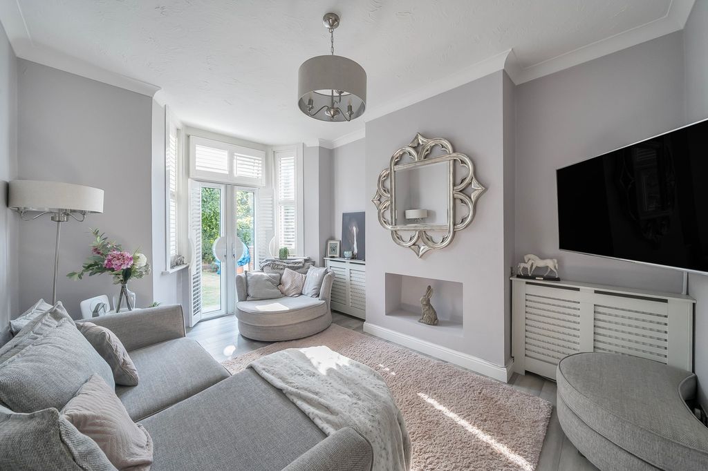 Property photo 2 of 20