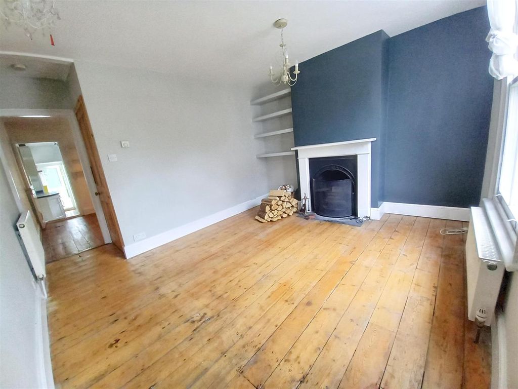 Property photo 2 of 16 Lounge
