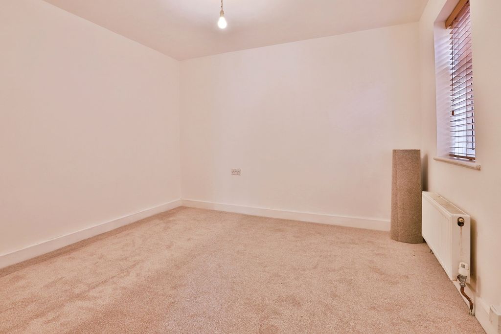Property photo 2 of 18 Pbox-Img.Jpg