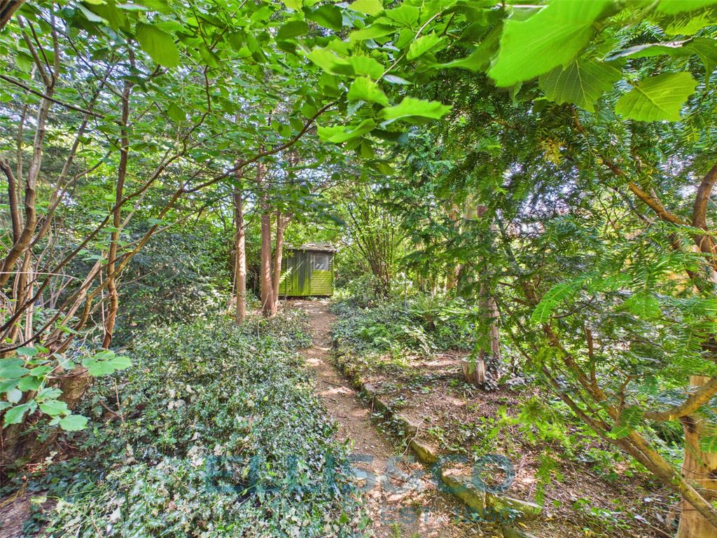 Property photo 2 of 36 Picture No. 31