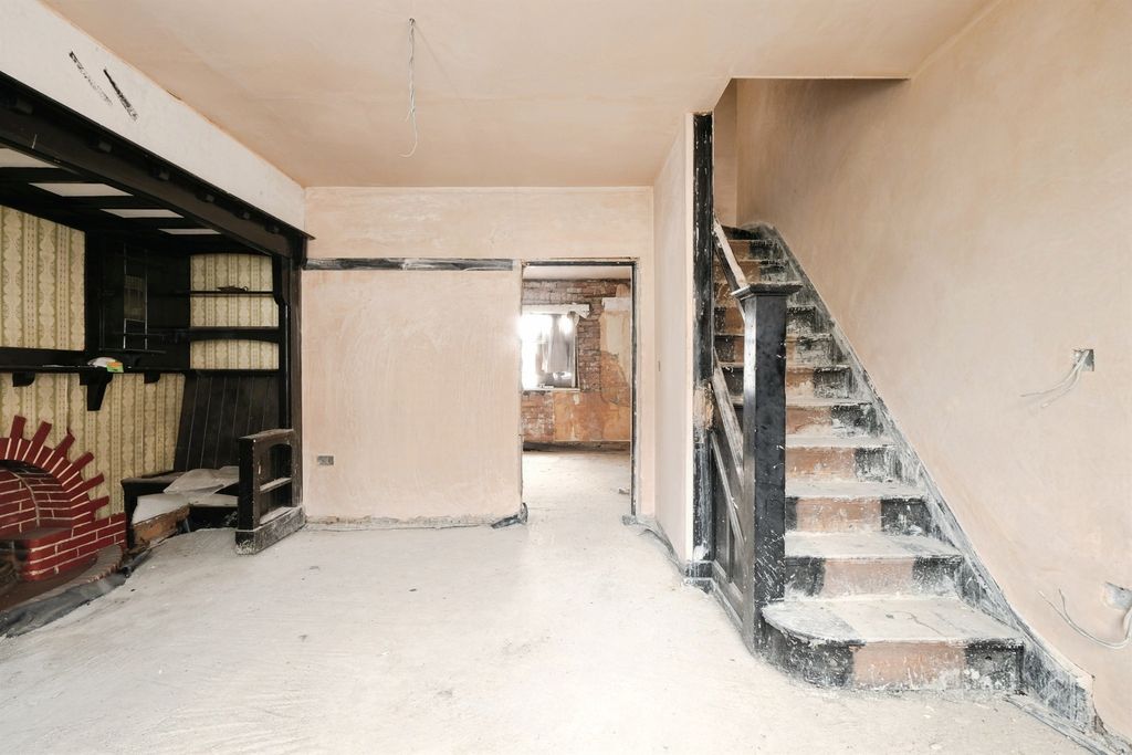 Property photo 2 of 23