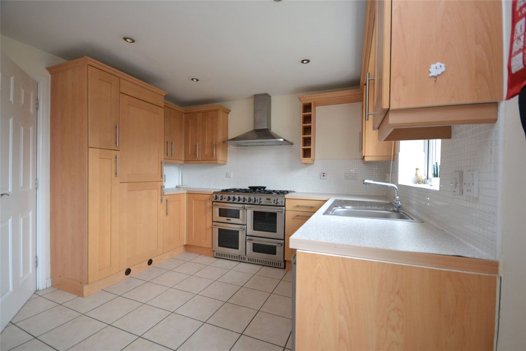 Property photo 3 of 14 Kitchen