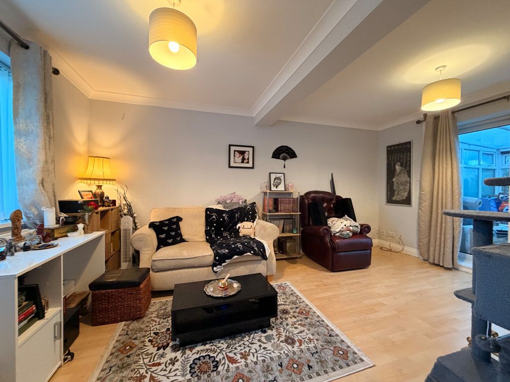 Property photo 2 of 17 Lounge