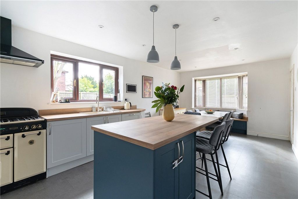 Property photo 3 of 16 Picture No. 10