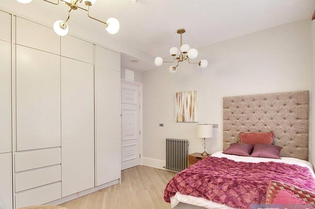 Property photo 2 of 8 Picture No. 12