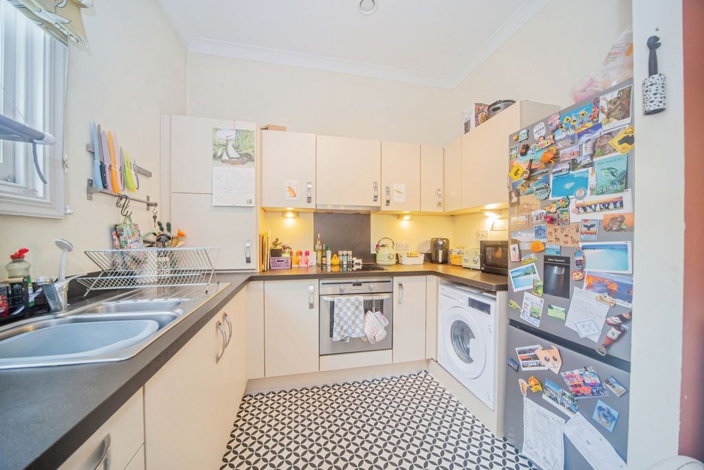 Property photo 3 of 18 Pbox-Img.Jpg