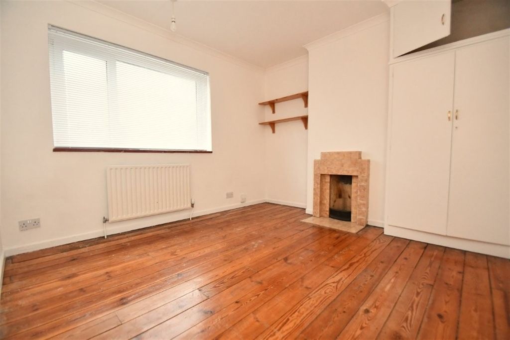 Property photo 2 of 9 Bedroom