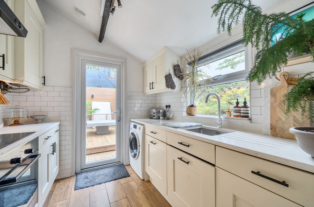 Property photo 3 of 15 1358120-36-68d68E...