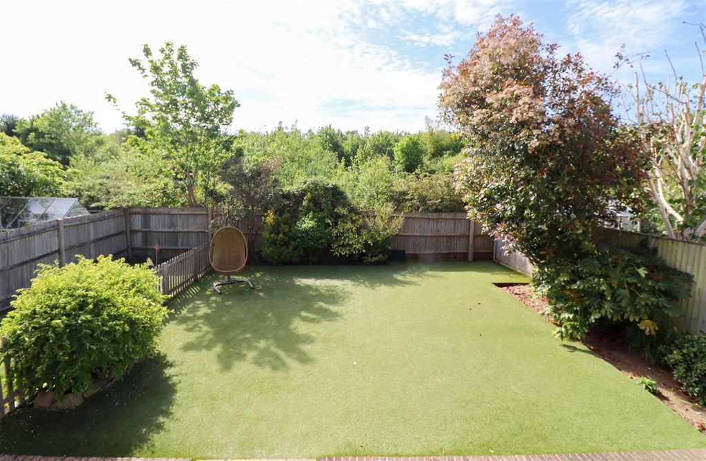 Property photo 2 of 24 Garden
