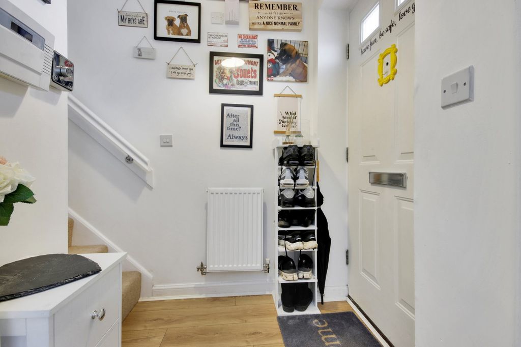 Property photo 2 of 14 Entrance Hall