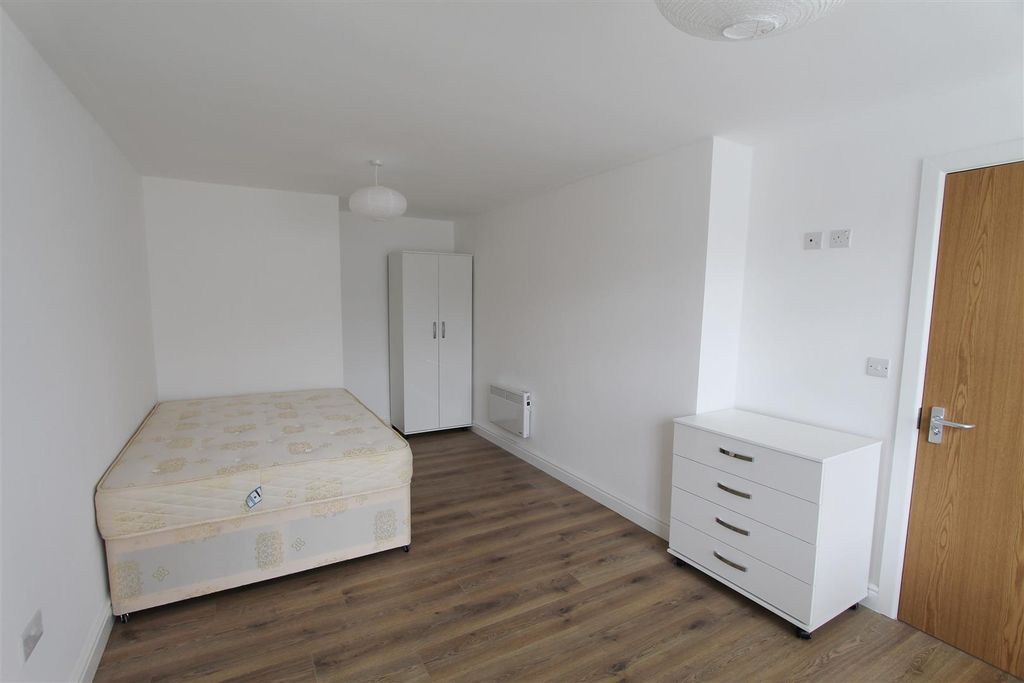 Property photo 3 of 6 002 E.Jpg