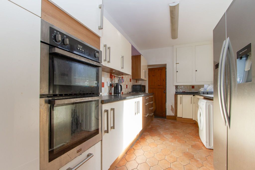 Property photo 2 of 9