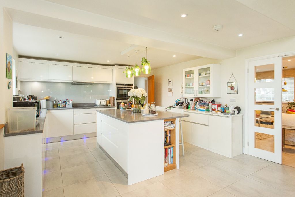 Property photo 3 of 21 Picture 3