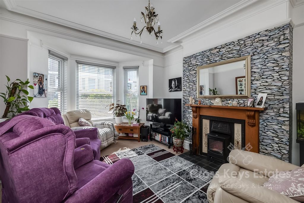 Property photo 3 of 30 Sitting Room