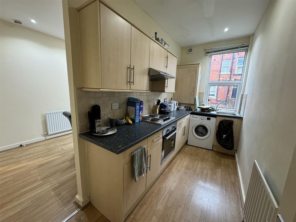 Additional image 6 of 5 bed terraced house to rentNewport Gardens, Headingley, Leeds LS6