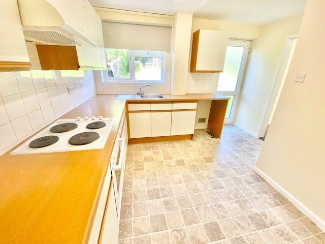 Property photo 2 of 11 Kitchen