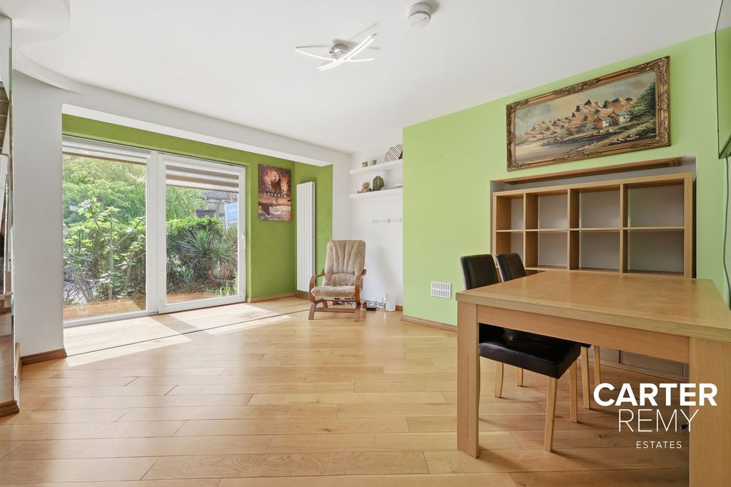 Property photo 3 of 23