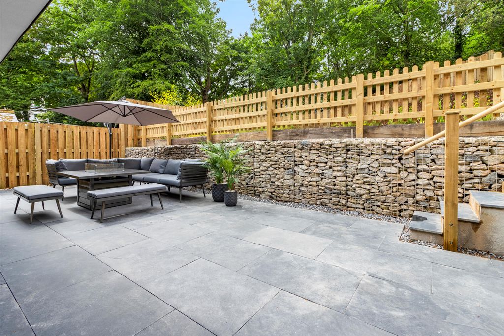 Property photo 3 of 19 Image