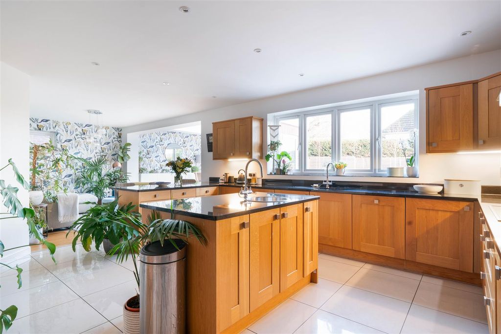 Property photo 2 of 45 Open Plan Living_-10.Jpg