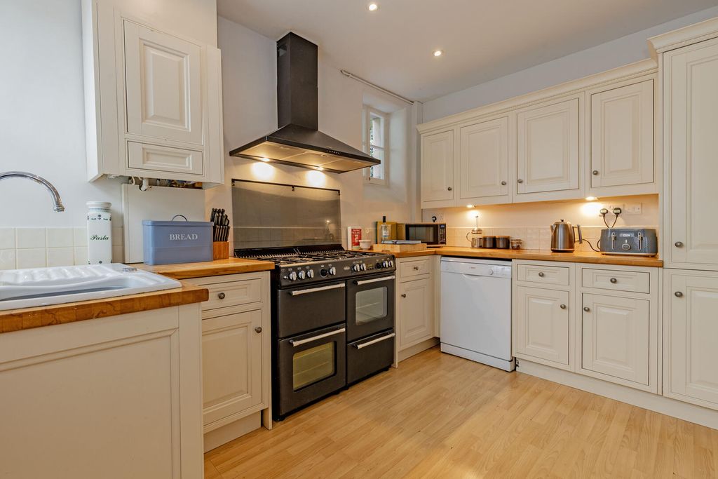 Property photo 2 of 22 Kitchen