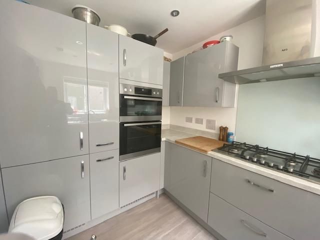 Property photo 3 of 19 Kitchen