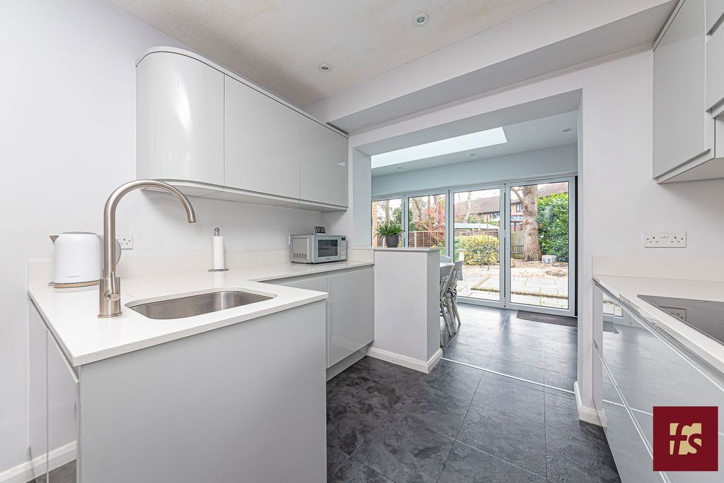 Additional image 3 of 4 bed detached house for saleChaucer Road, Crowthorne, Berkshire RG45