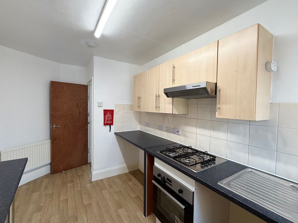 Property photo 2 of 7 Photo 6