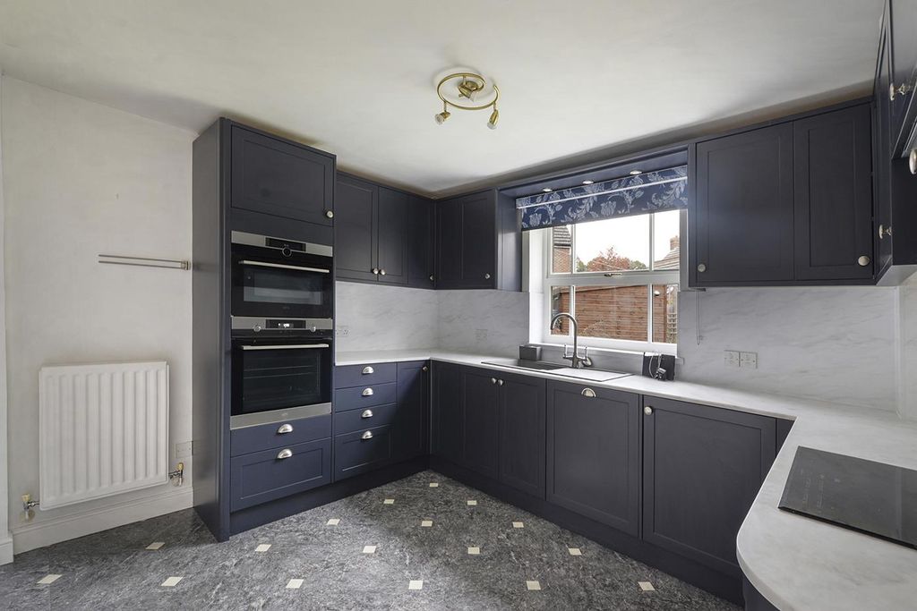 Property photo 2 of 15 Kitchen