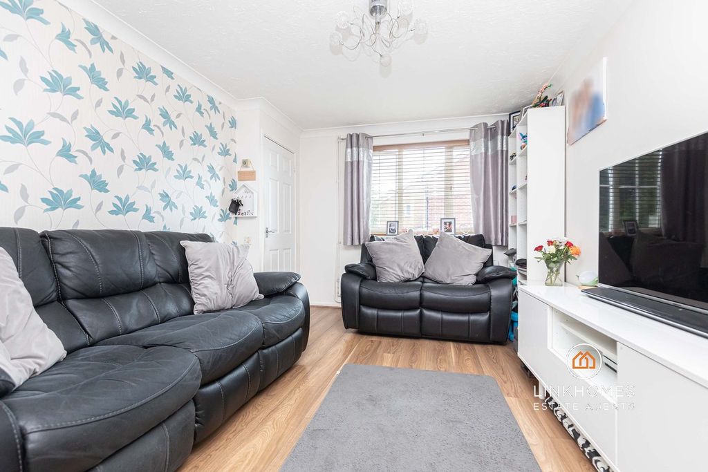 Property photo 2 of 18