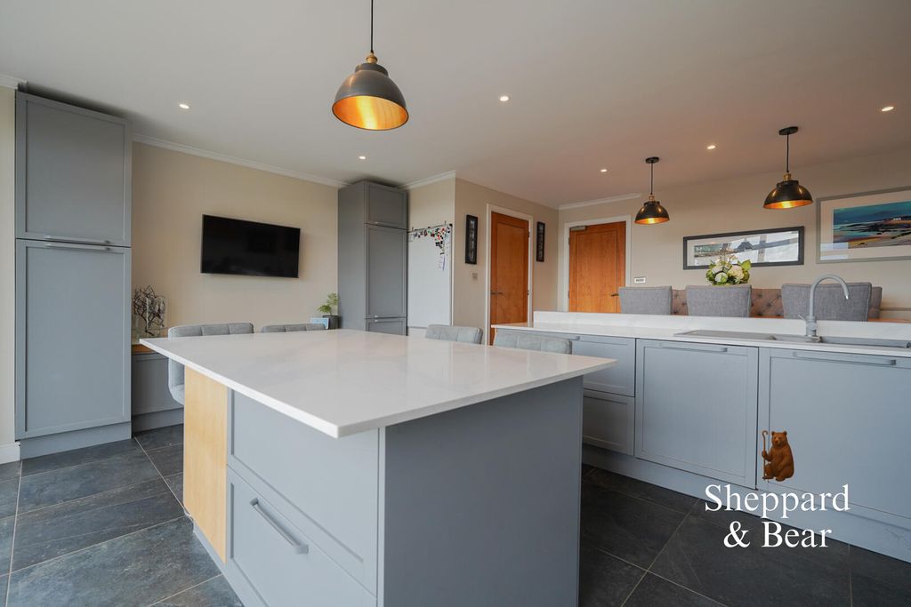 Property photo 3 of 67 Kitchen