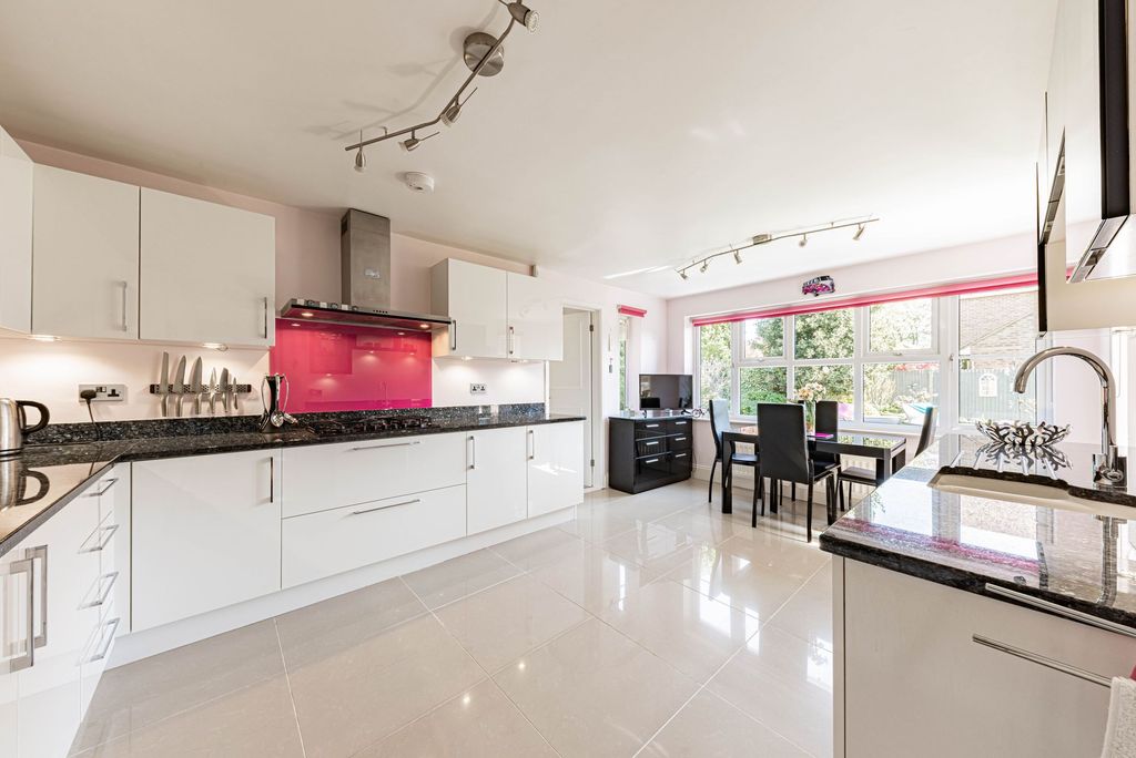 Property photo 2 of 39 Kitchen (1)