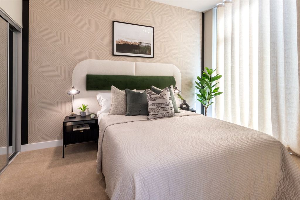 Property photo 1 of 12 Bedroom