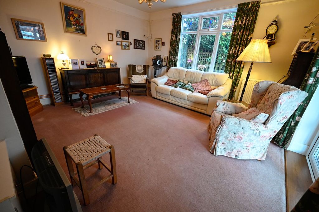 Property photo 2 of 37