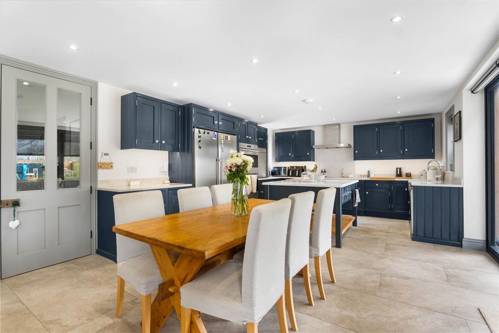 Property photo 3 of 25