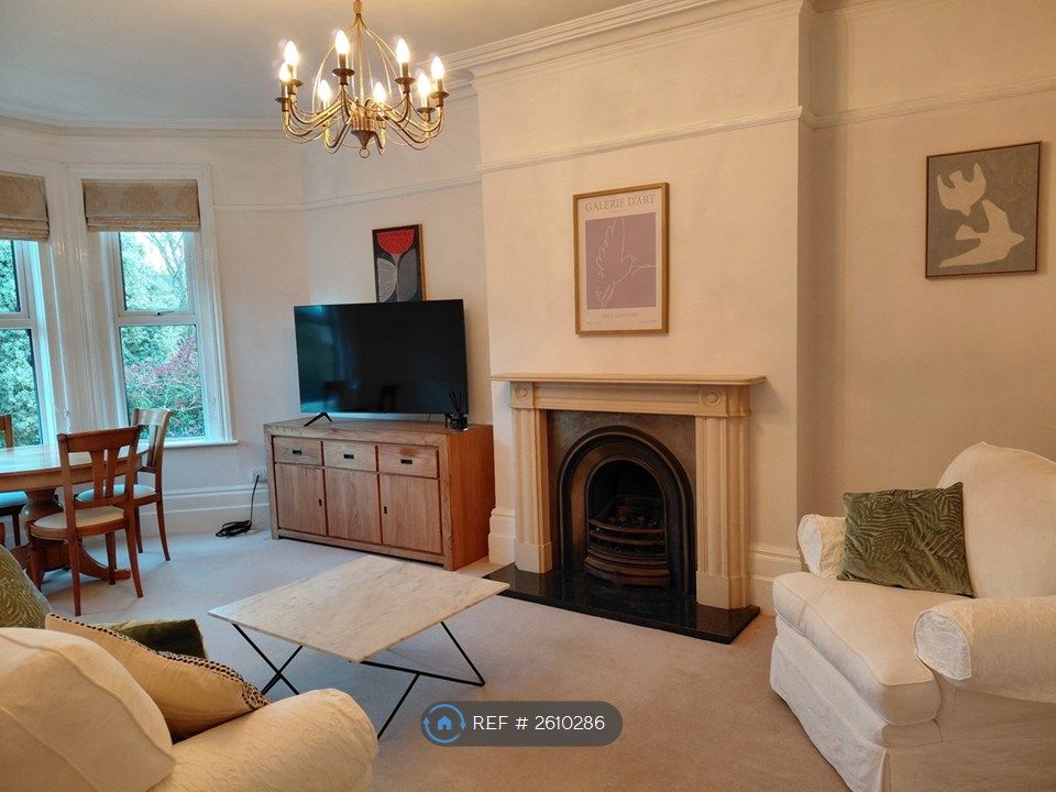 Property photo 2 of 25 Livingroom