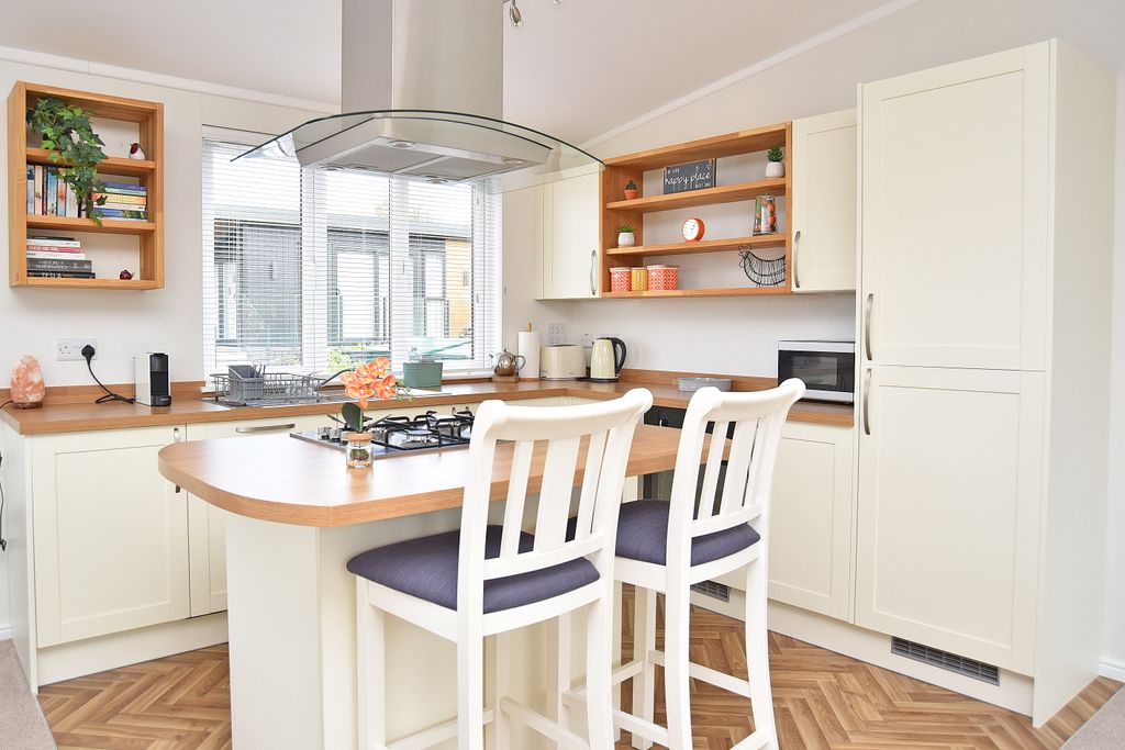 Property photo 3 of 21