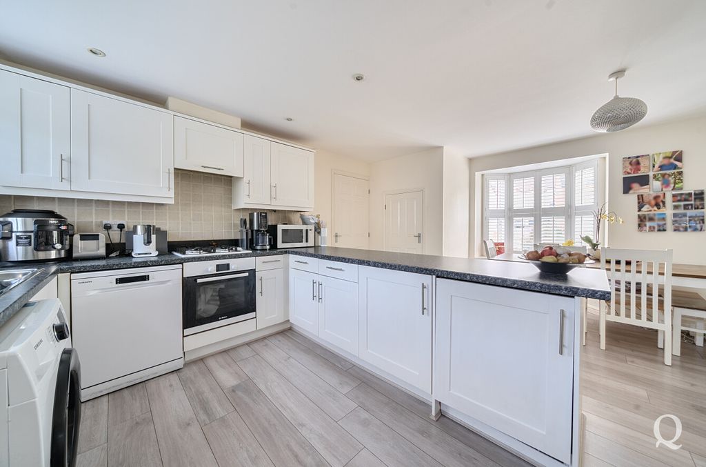 Property photo 2 of 21 869718d5-412c-467...