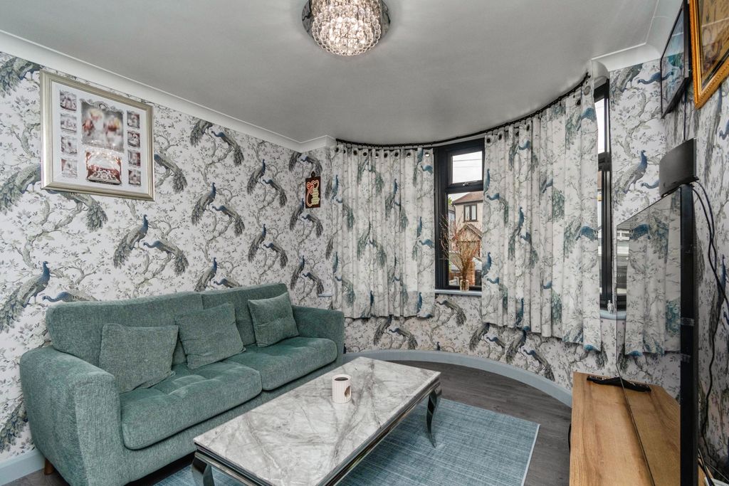 Property photo 2 of 14 Front Reception