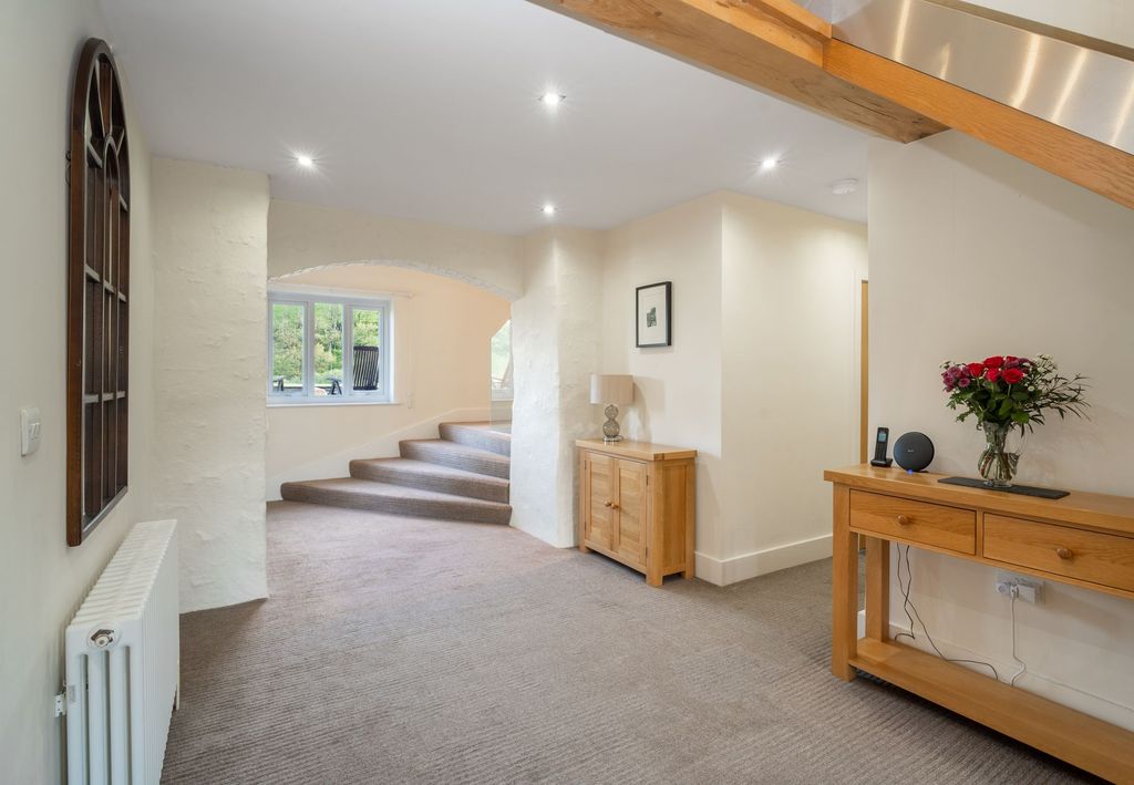 Property photo 3 of 48