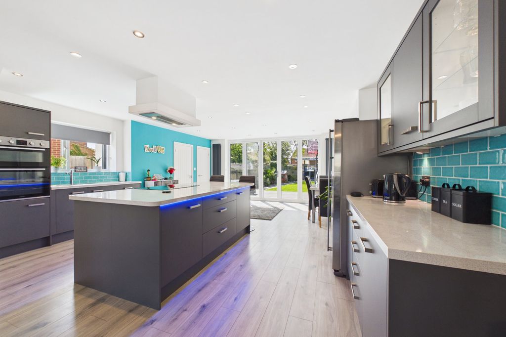 Property photo 2 of 13 Picture No. 12