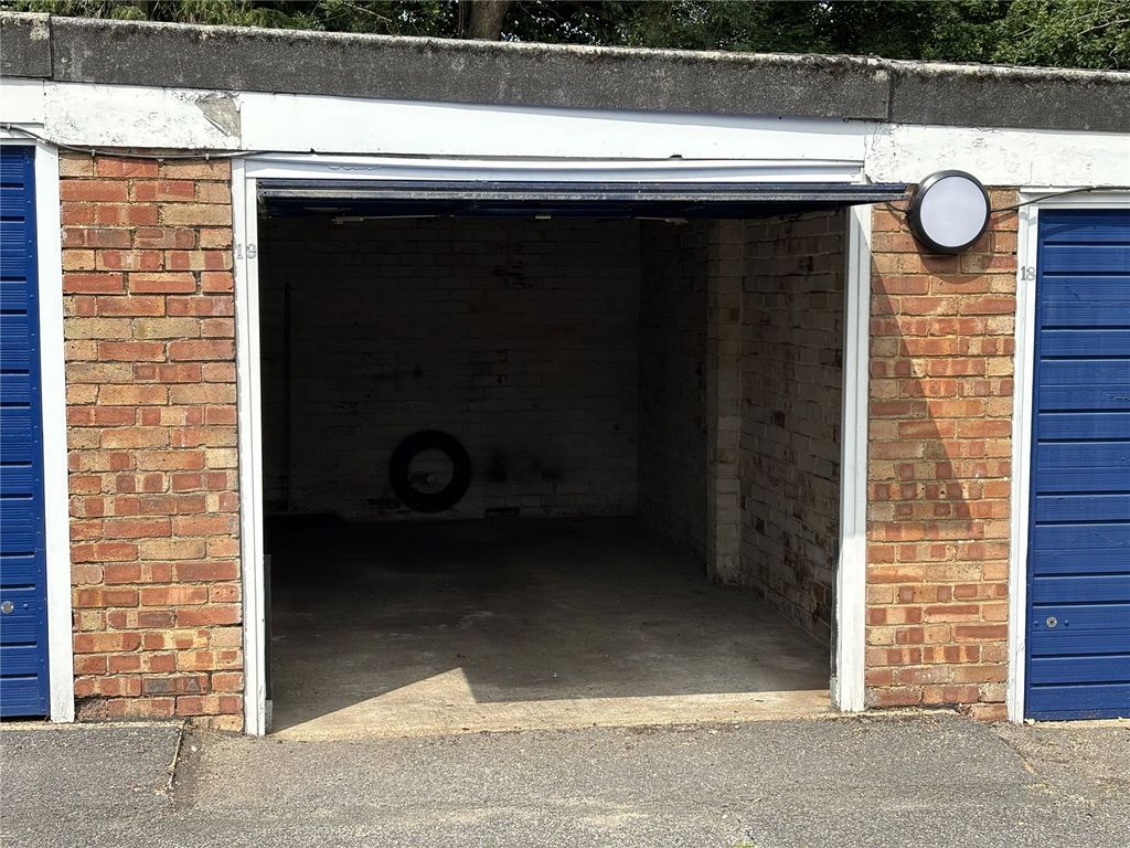 Property photo 2 of 6 Garage
