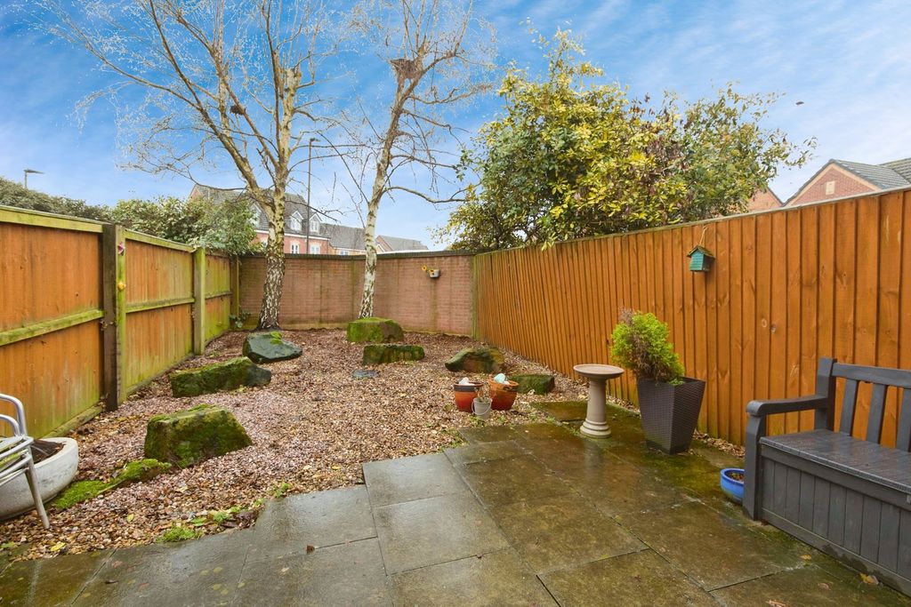 Property photo 2 of 18 Garden