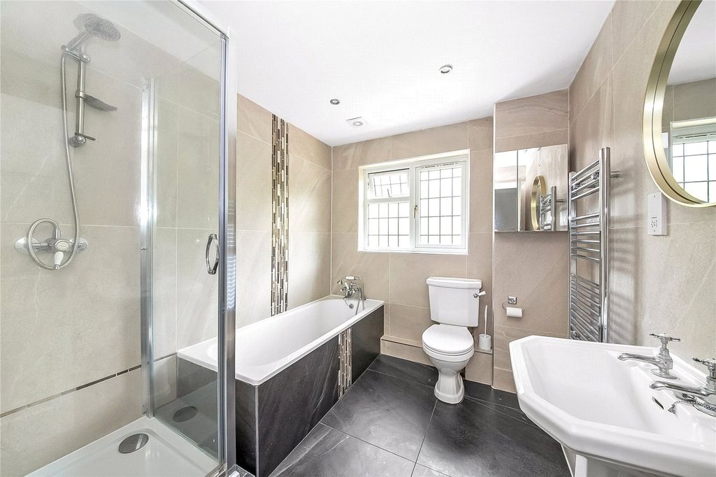 Property photo 3 of 16 Picture No. 02