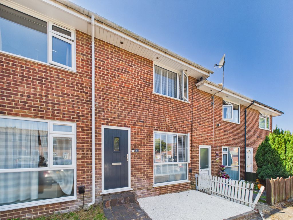 Property photo 1 of 11 2 Bedroom Terraced House For Rent
