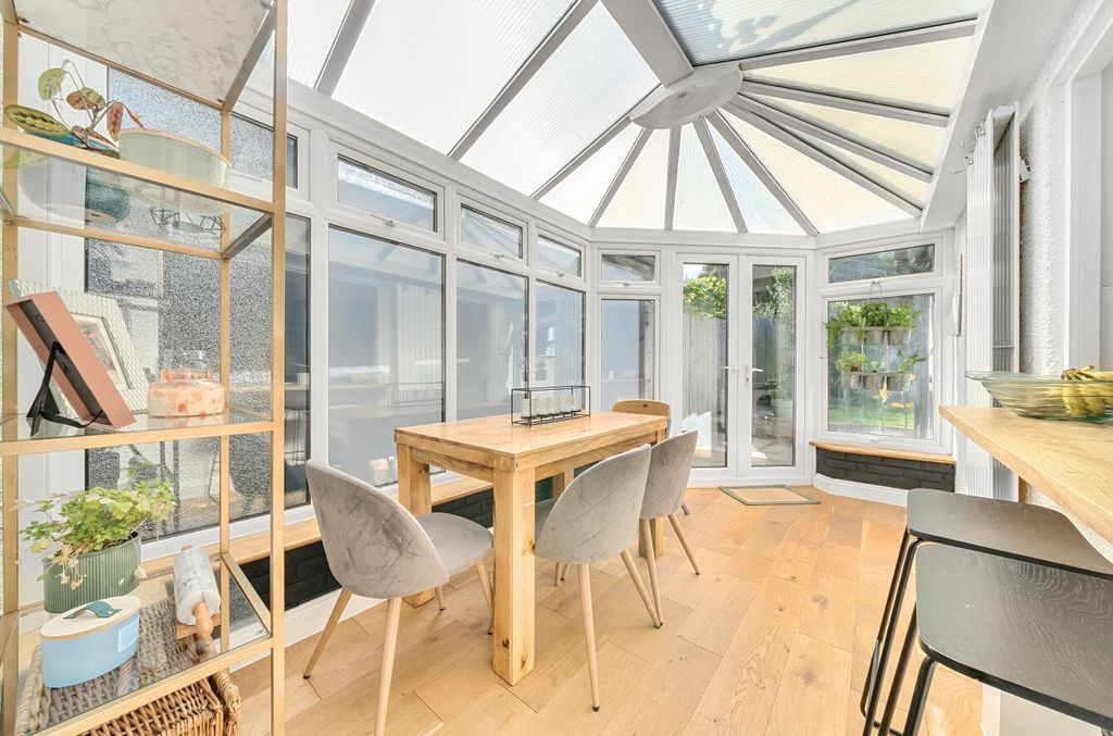 Property photo 3 of 19 1332563-20-6891d9...