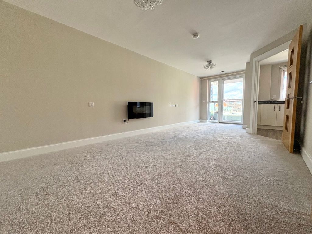 Property photo 2 of 32