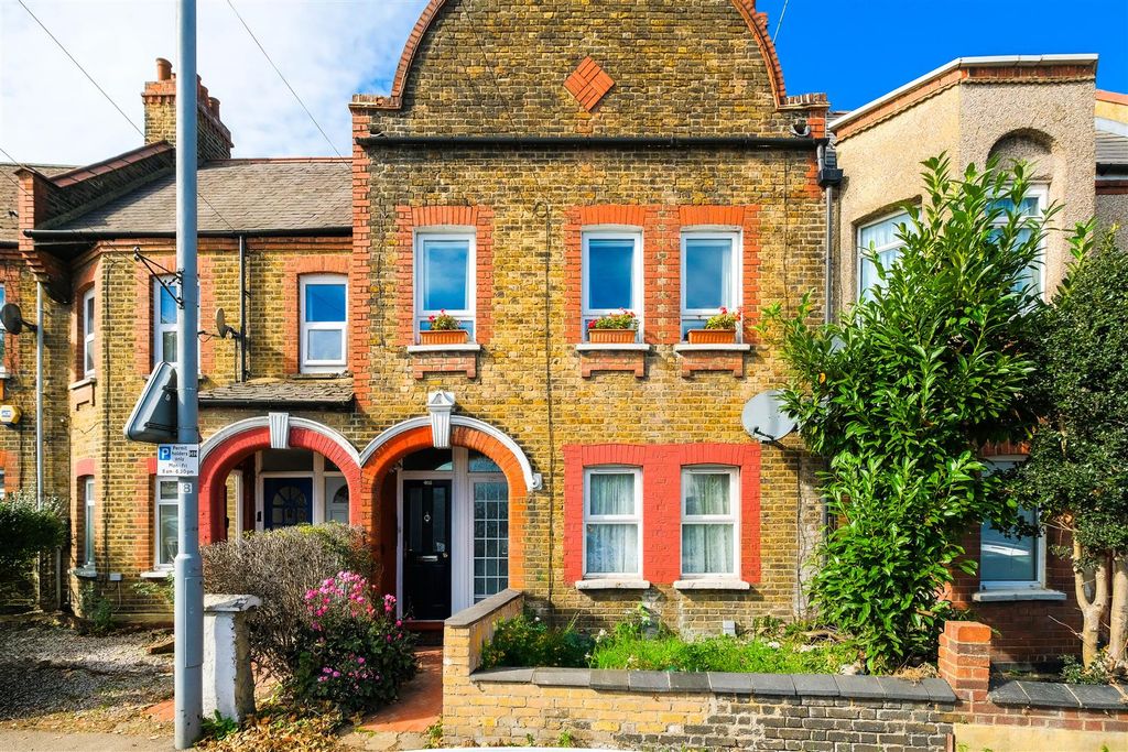 Property photo 2 of 20